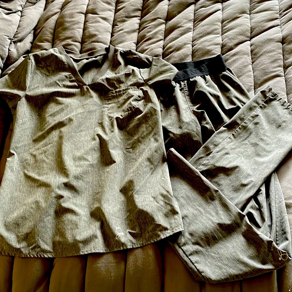 XS JAANUU Scrub Set